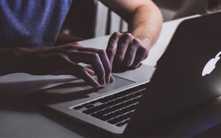 《电竞产业多元布局：从游戏开发到赛事运营全线发力》，电竞产业分析数据参考