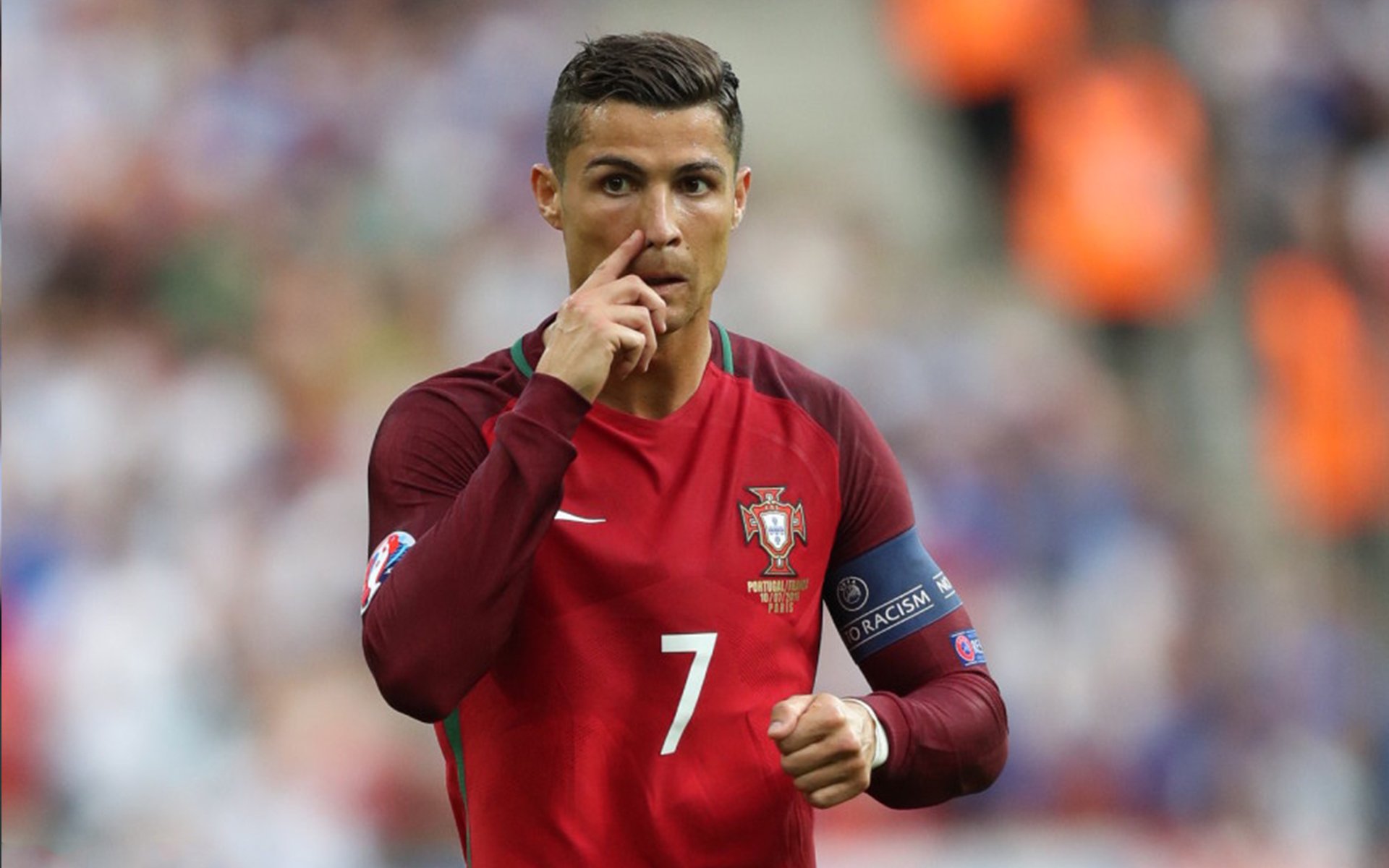 墨西哥队前锋洛佩斯在巴黎奥运会上表现出色，墨西哥女演员佩罗妮